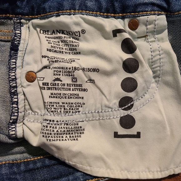 Blank NYC Women's Jean Shorts The Fulton Distressed Cuffed Size 26. - Picture 4 of 6
